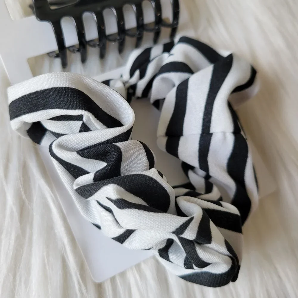 Black & White Accessories Set